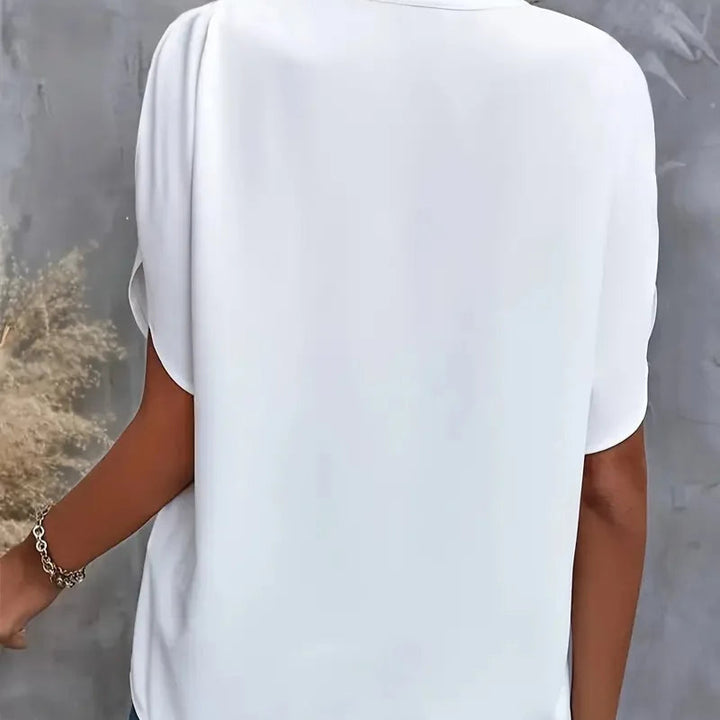 Liv – Soft V-Neck Blouse with a Refined Touch